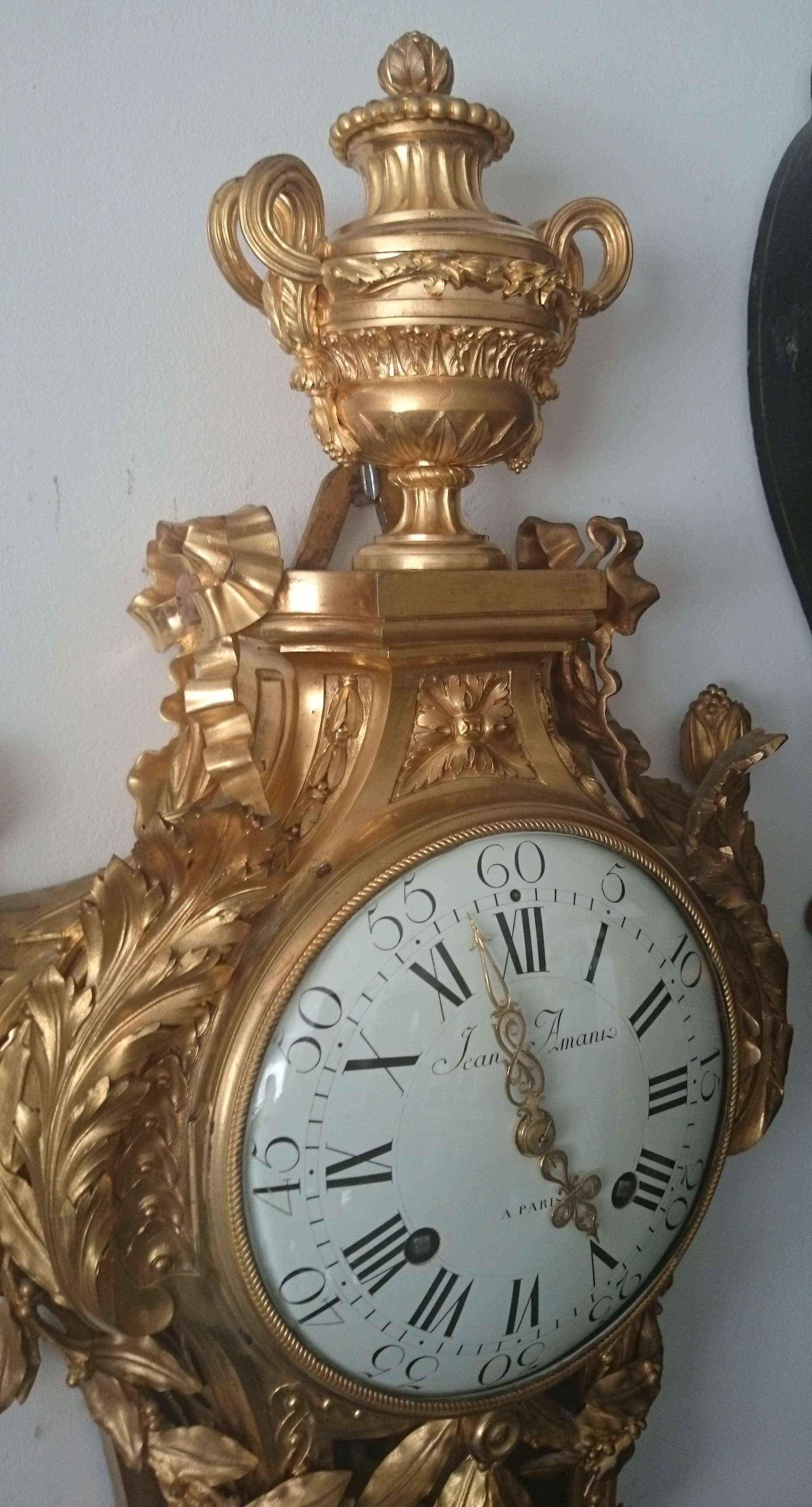 Louis Seize Carteluhr Detail