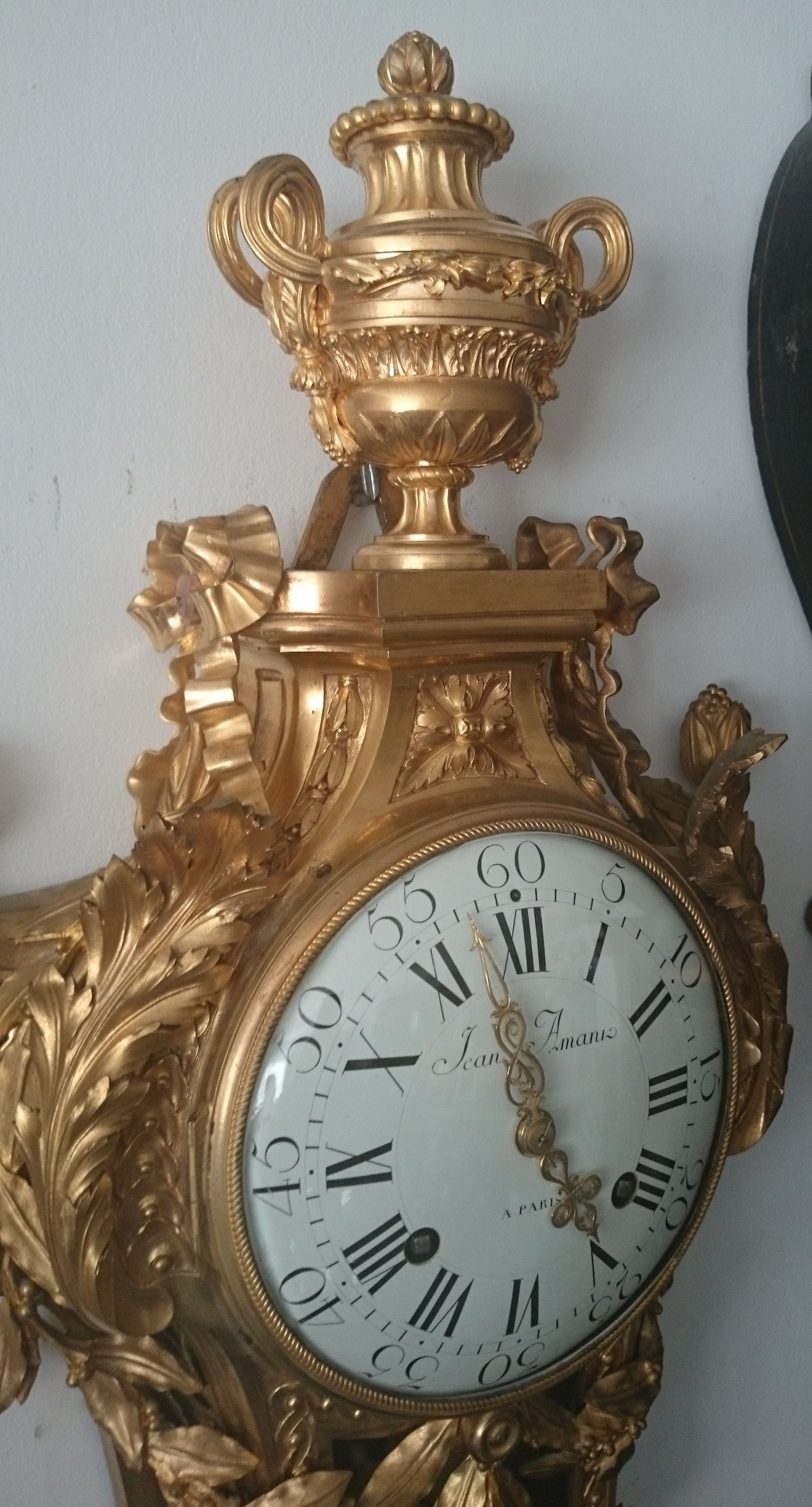 Louis Seize Carteluhr Detail