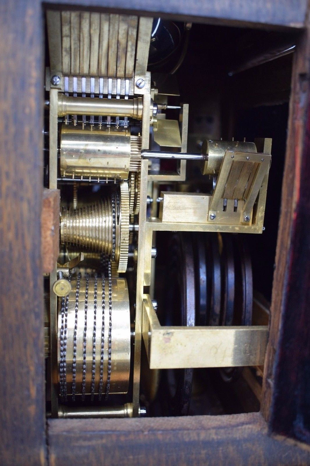 Uhrwerk Seitenansicht rechts