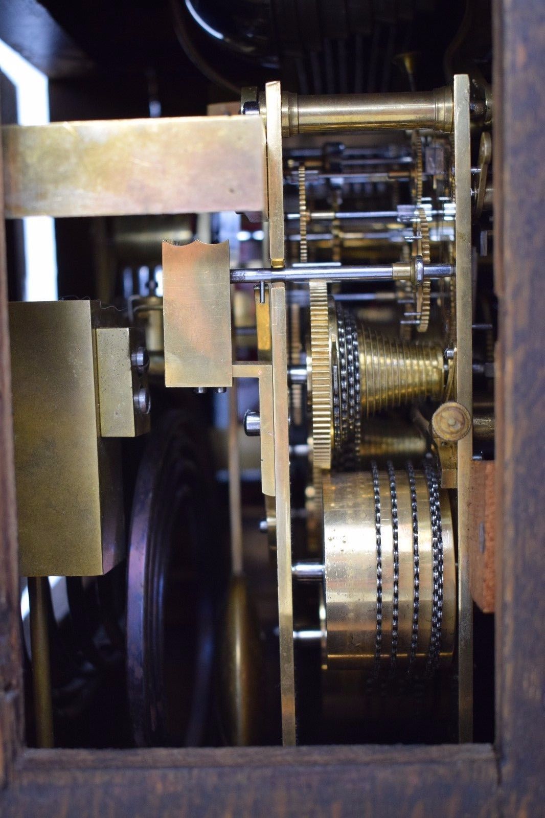 Uhrwerk Seitenansicht links